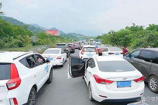 布克：球队仍在摸索如何调整空间 今晚很多队友把握住了机会